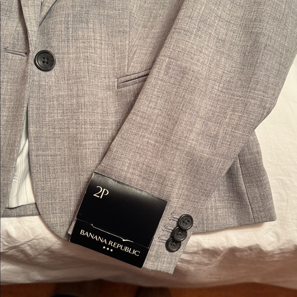 Banana Republic Light Gray Women’s Petite Blazer - Picture 3 of 5